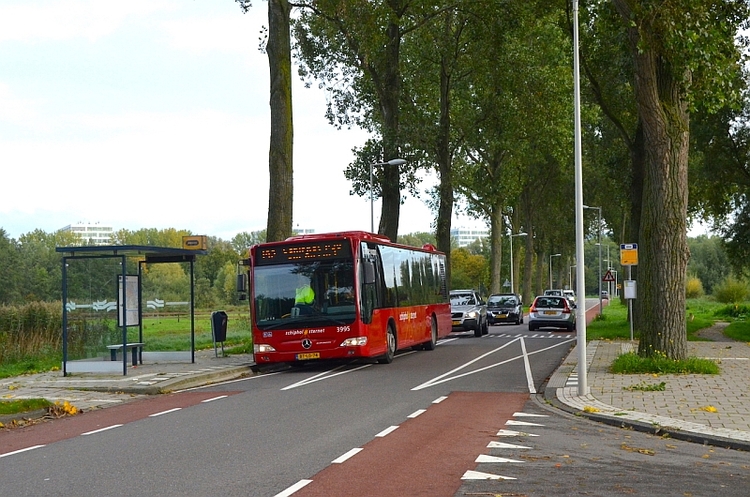 Buslijn 192 op de Vrije Geer bij de halte Kortrijk, oktober 2015. Bron: foto Erik Swierstra, 2015 