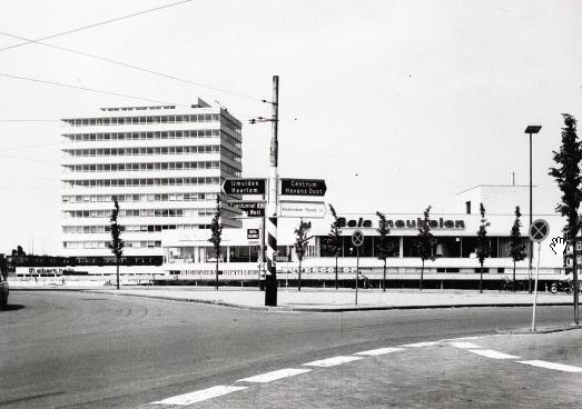 Bos en Lommerplein gezien in de richting van het Gulden Winckelplantsoen Foto: Beeldbank van het Stadsarchief, 5 juni 1973 
