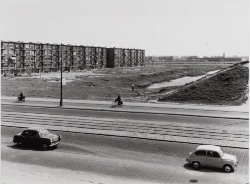 Bos en Lommerweg, op de achtergrond links de Leeuwendalersweg, 1959. Bron: beeldbank Stadsarchief Amsterdam. Foto: J.M. Arsath Ro'is 