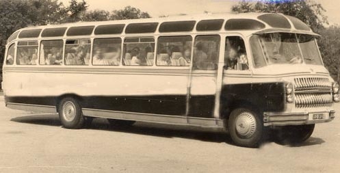 Een schoolreisbus uit die tijd wie, wat, wanneer, waar Fotofragment van internet 