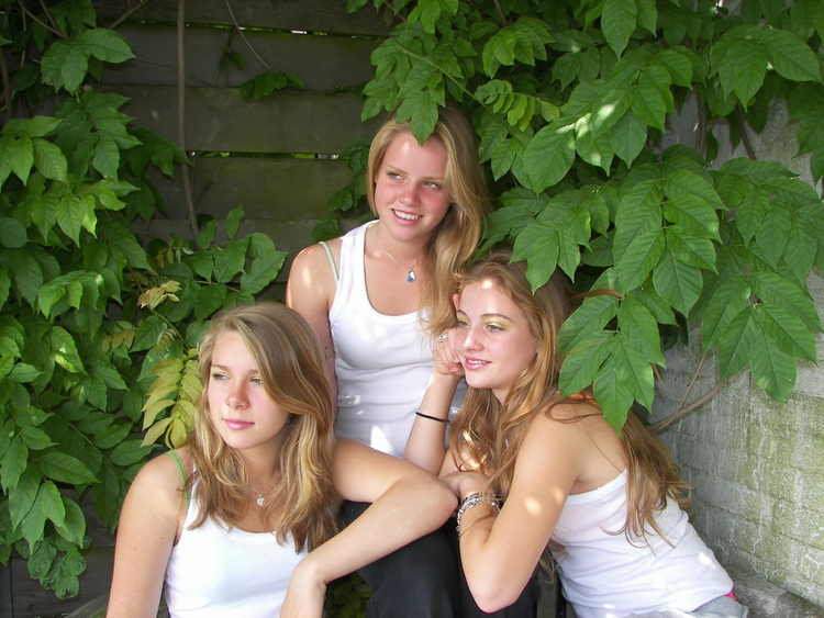 Chicas! Foto voor de flyer: Amber, Liz en Laura 