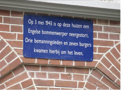 Van Bossestraat 34, de op 3 mei 2006 onthulde plaquette Foto: Jan Wiebenga, juni 2010 