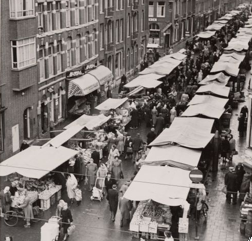 Markt Ten Katestraat wie, wat, wanneer, waar Foto: Beeldbank van het Stadsarchief van de gemeente Amsterdam, februari 1950 