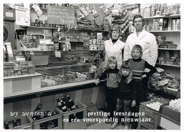 De beste wensen namens melkwinkel N.J. Groen aan de Spaarndammerstraat 127, ca. 1973  